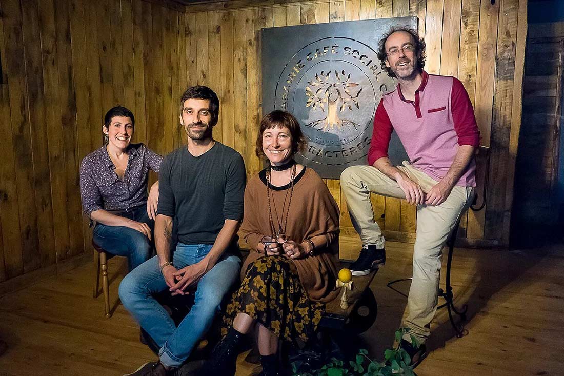 equipe café caractères